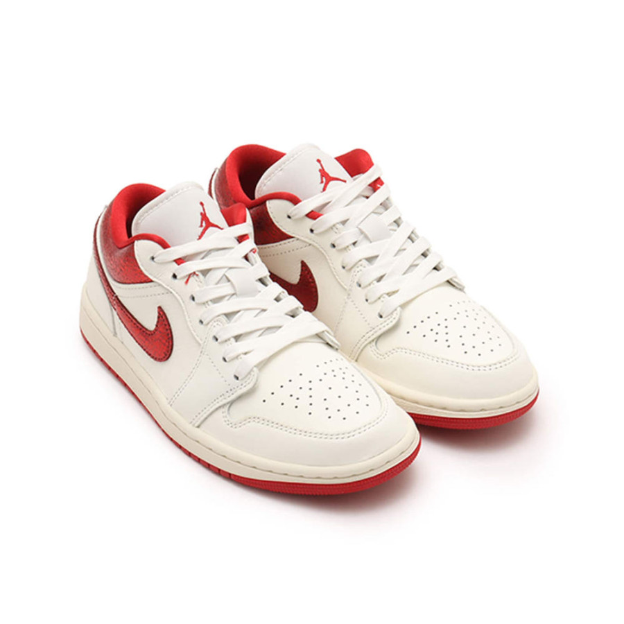 나이키 W 에어 조던 1 로우 SE 세일 바시티 레드 hj9338-106
